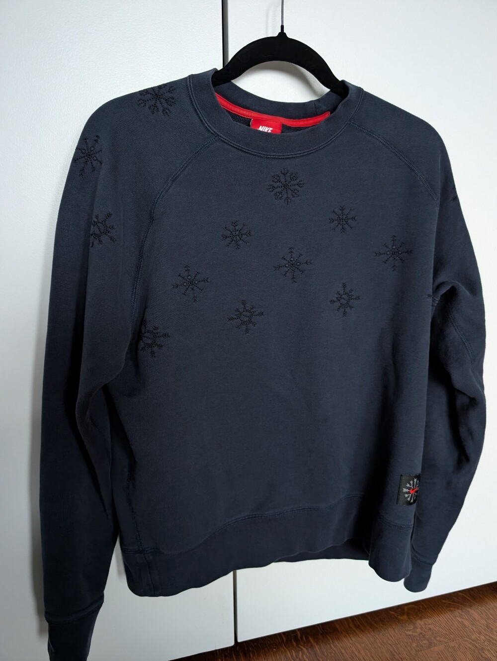 Nike Kyrie Irving Limited Edition Embroidered Snowflake Sweatshirt Navy Men's M